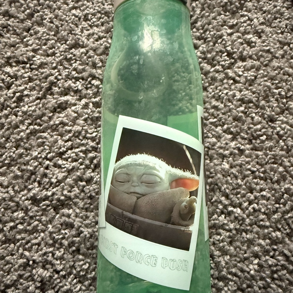 Zak! Vibrant Green Water Bottle with Baby Yoda - Picture 3 of 5